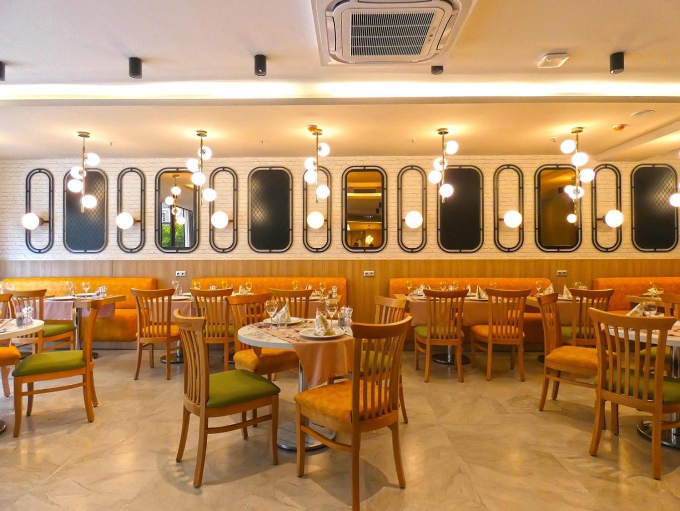 Old Town Point & Отель 4*