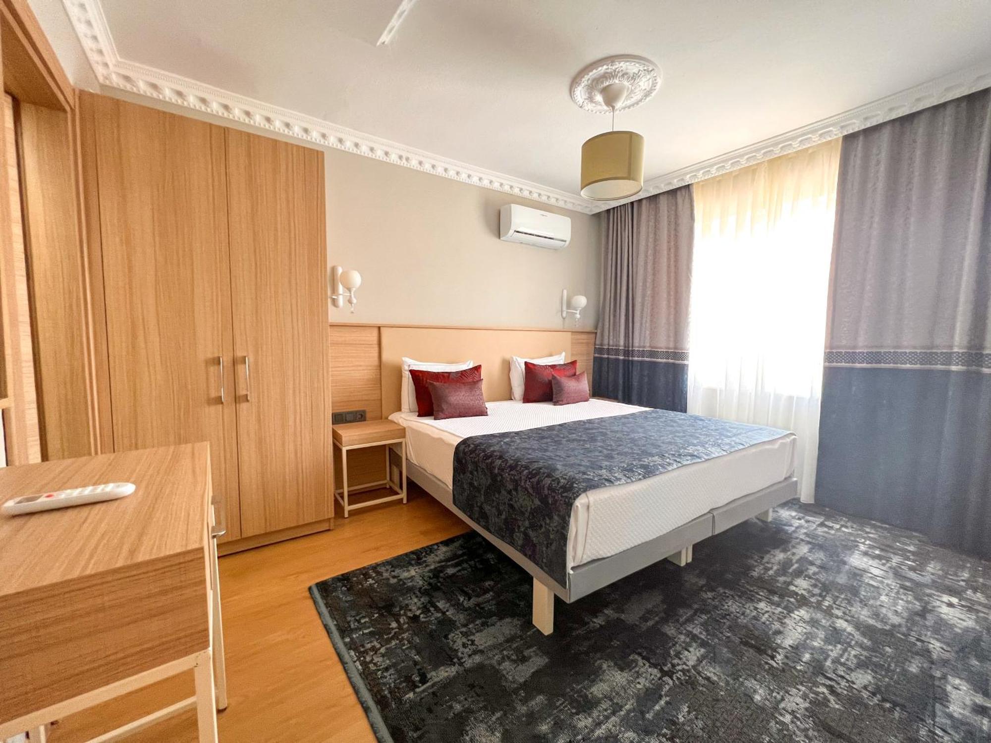 Old Town Point & Отель 4*